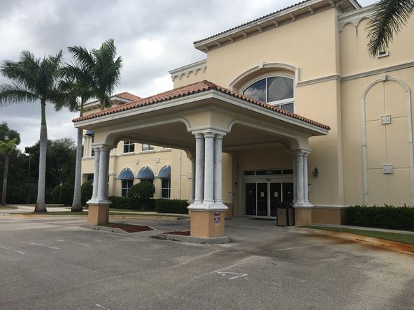 Class "A" Professional/Medical Space Near Hospital & US 1: 1680 SE Lyngate Dr, Port Saint Lucie, FL 34952